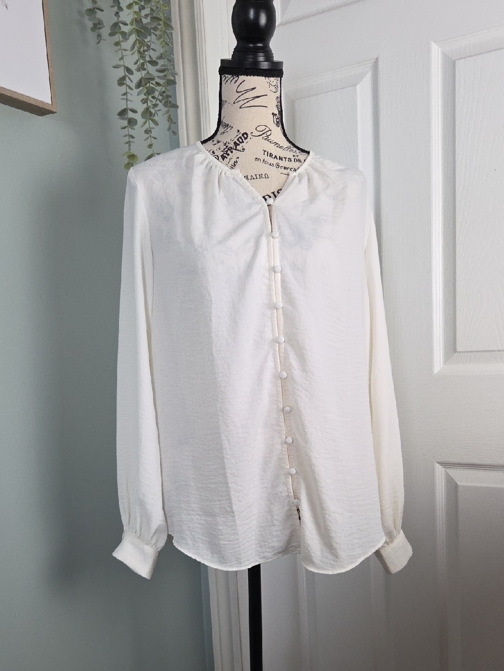 Nine West Cream Button-Front Long-Sleeve Shirt, Medium